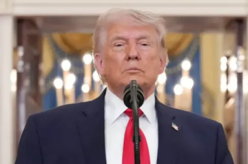 Amid escalating tensions with the Vatican.. Trump posts a picture as if he is embracing (Christ)