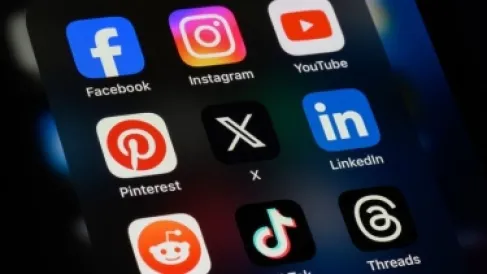 دراسة تكشف مفارقة: مواقع التواصل قد تساعد على كبح الشهية