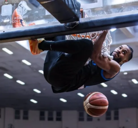 الفيصلي يحسم أولى مباريات نهائي دوري السلة