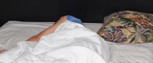 النوم دون وسادة.. فوائد صحية غير متوقعة