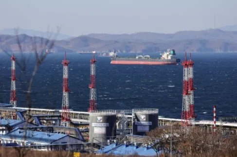 واشنطن تمدد إعفاء النفط الروسي