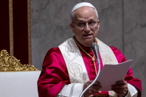 البابا يتجاهل هجمات ترمب ويتمسك بخطاب السلام في جولته الأفريقية