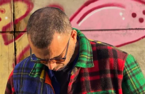 تونس.. حكم غيابي بسجن فنان كوميدي شهير عاما ونصف العام