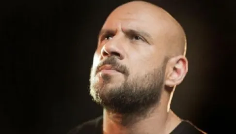 تطورات أزمة أحمد مكي ومديرة أعماله.. هل اقترب الحل؟