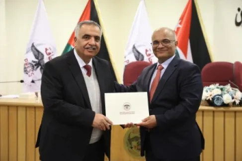 نقابة الصحفيين تكرم الخصاونة من جامعة البترا تقديراً لمسيرته المهنية
