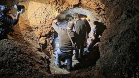 حقيقة العثور على مغارة ذهب في درعا السورية.. الأجهزة الأمنية تحسم الجدل