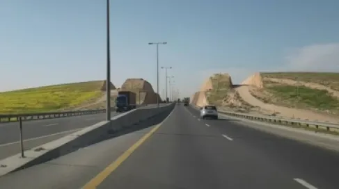 بدء أعمال صيانة شارع الـ100