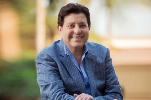 رئيس الجالية المصرية بفرنسا: هاني شاكر في حالة حرجة جداً