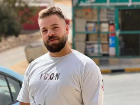 والد المغدور سيف الخوالدة : جثة ابني أذيبت بمادة كاوية بعد قتله - فيديو