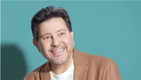 محامي الفنان هاني شاكر يتوعد مروجي شائعات وفاته