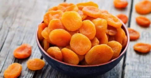 المشمش المجفف.. كنز صحي للقلب والعظام مع تحذيرات مهمة