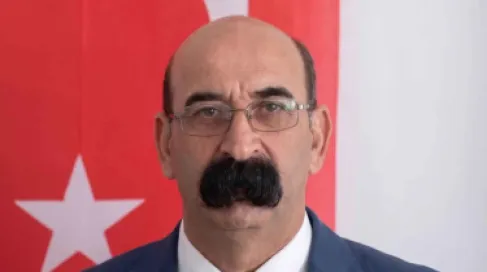 شارب سياسي تركي يخطف الأضواء عالمياً ويشعل مواقع التواصل