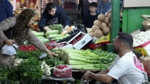 إيران تشهد موجة تسريح أعداد كبيرة من الموظفين بسبب الحرب