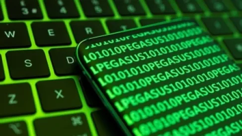 تحذير بريطاني: برامج تجسس حكومية في 100 دولة تهدد المستخدمين