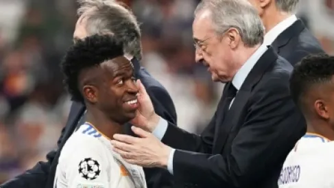 سعادته أهم.. بيريز يربط مستقبل ريال مدريد بـ مزاج فينيسيوس