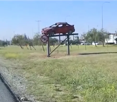 الأردن.. عرض سيارات محطمة في الشوارع لردع السائقين والحد من الحوادث