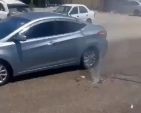 انفجار ماسورة مياه يغمر شارع فوعرة دون إصابات - فيديو