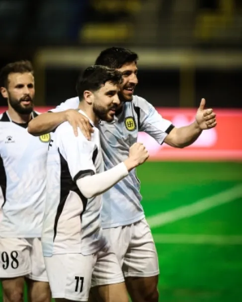 الحسين يفوز على السرحان برباعية نظيفة ويعتلي صدارة الدوري