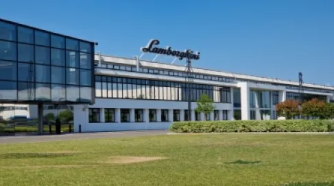 مسؤول: لامبورجيني توقف تسليم سياراتها ومبيعاتها في الشرق الأوسط