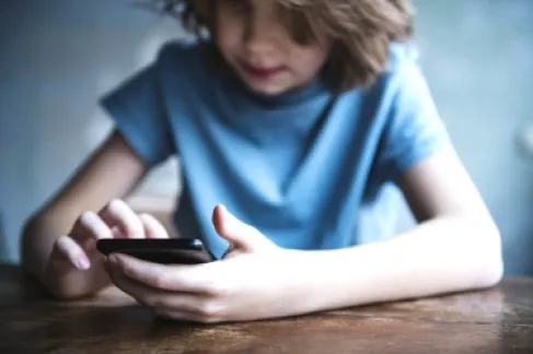 النرويج بصدد تقييد استخدام الأطفال وسائل التواصل الاجتماعي