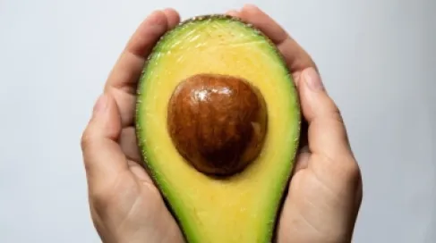 الأفوكادو والمانجو.. (مزيج ذهبي) يحميك من أمراض القلب