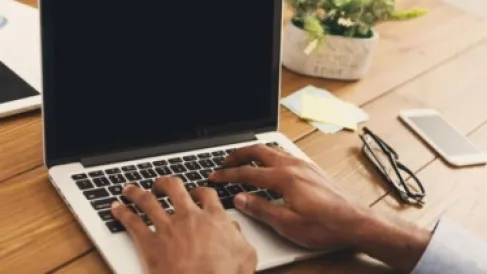 خدعة.. تحذيرات من تحديثات مزيفة لزرع برمجيات خبيثة