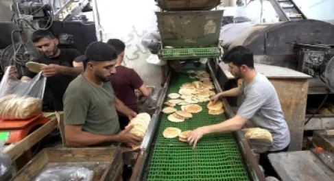 فايننشال تايمز: تراجع حاد في إمدادات الغذاء إلى غزة وسط قيود إسرائيلية