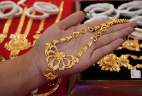 عمان .. سرقة سلسال ذهب من شاب طلبات