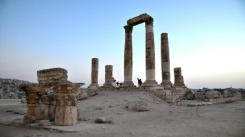 أجواء دافئة في أغلب المناطق الأحد وأمطار متفرقة الاثنين