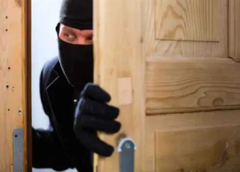 تل أبيب: أجنبي يقتحم شقة ويهاجم امرأة ويقوم بفعل جنسي أمامها