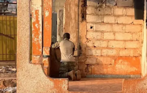 انفجارات وإطلاق نار مع شنّ جماعات مسلحة هجمات منسقة في أنحاء مالي