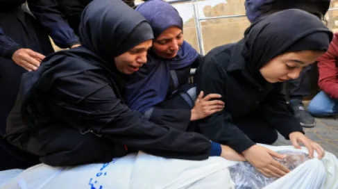 شهيدان بقصف الاحتلال الإسرائيلي حي الزيتون شرقي مدينة غزة