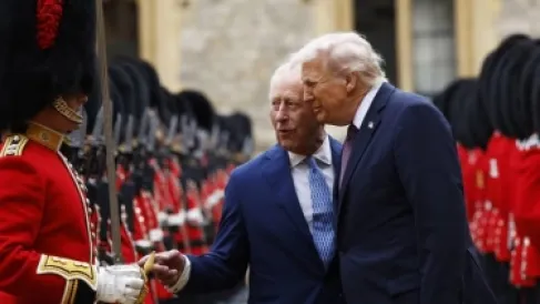 (ممنوع الثوم).. قائمة المحظورات في لقاء الملك تشارلز وترمب