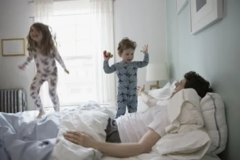 التربية اللطيفة.. هل تدمر انضباط الأطفال أم تبني ذكاءهم العاطفي؟