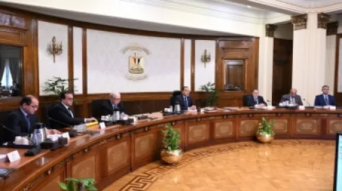 مصر: إيقاف العمل بقرار غلق المحال العامة والمراكز التجارية والمطاعم الساعة 11 مساء