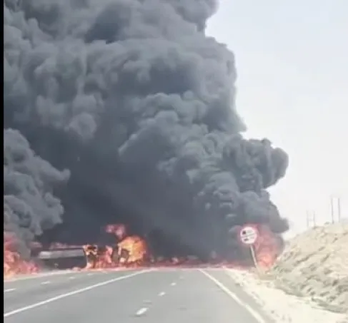 الأردن.. حريق صهريج وشاحنتين إثر تصادم مروع على (الصحراوي)