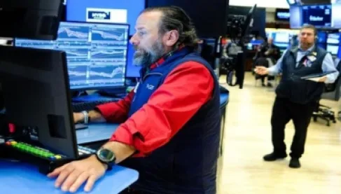 مشهد متقلب في وول ستريت.. تأرجح بين أسعار النفط والتوترات الجيوسياسية