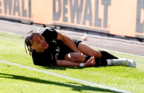 الإصابة تحرم النجم الهولندي سيمونز من المونديال