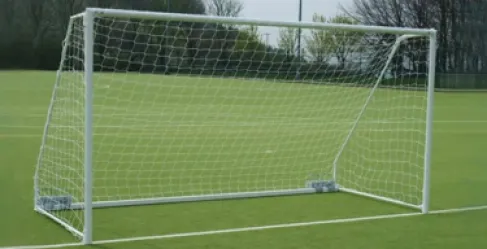 قرار يلزم وزارة الشباب بتعويض عائلة طفل بسبب سقوط عارضة مرمى عليه