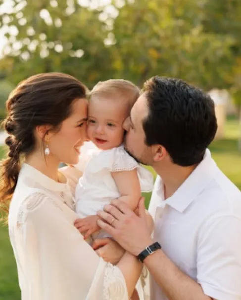 ولي العهد يهنّئ الأميرة رجوة بعيد ميلادها