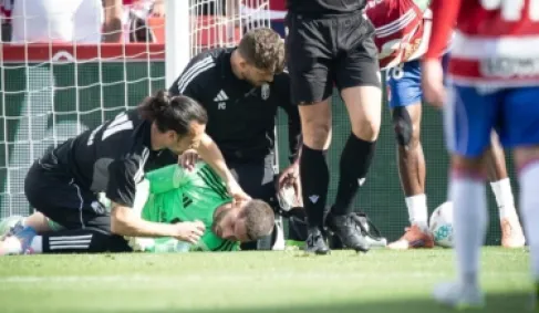 ضربة موجعة لمنتخب الجزائر.. كسر في الفك يضع زيدان خارج الحسابات