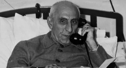 قصة الرجل الذي أمم النفط الإيراني وأطاح به انقلاب مُدبّر