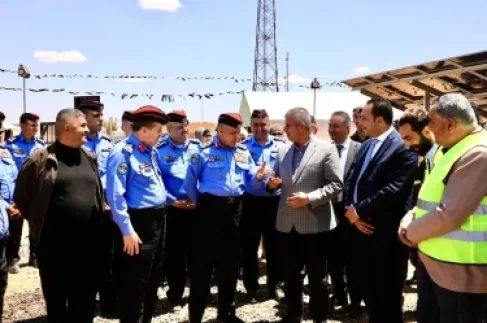 (الطاقة والأمن العام) يفتتحان مشاريع الطاقة الشمسية للمواقع الأمنية خارج الشبكة