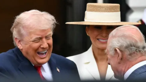 ترمب يمازح الملك تشارلز.. أمي كانت معجبة بك