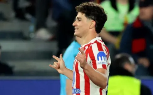 آرسنال ينافس سان جيرمان وبرشلونة على التعاقد مع ألفاريز