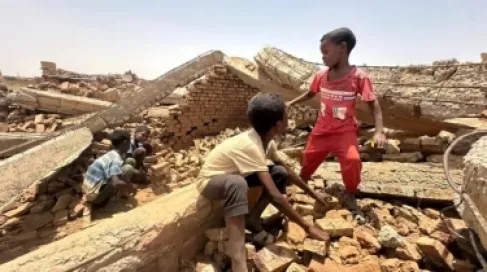حرب السودان : أزالوا منزلنا ودمّروه بالرغم من أن زوجي يقاتل في جبهات القتال
