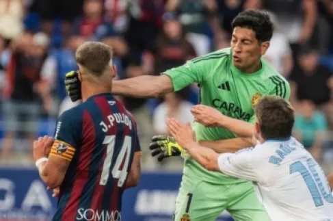 بالفيديو.. لكمة تكلف حارسا 13 مباراة في إسبانيا