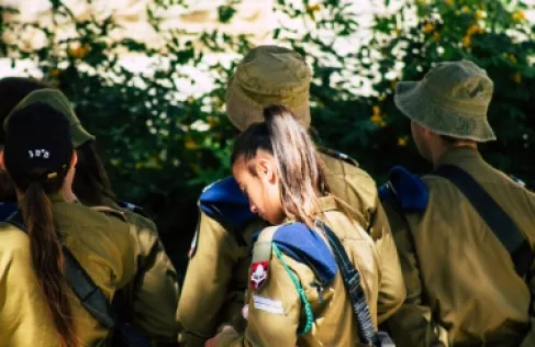 اختلاط النساء والرجال داخل جيش الاحتلال يثير عاصفة من الجدل في الكيان