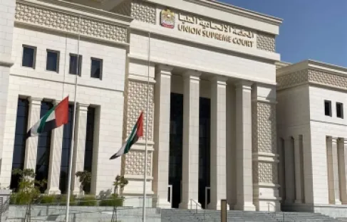 UAE.. A young man obliged to pay 55 thousand dirhams in compensation to a girl for insulting her and obstructing her way