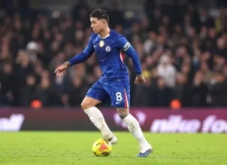 إنزو فرنانديز لاعب تشيلسي الإنجليزي